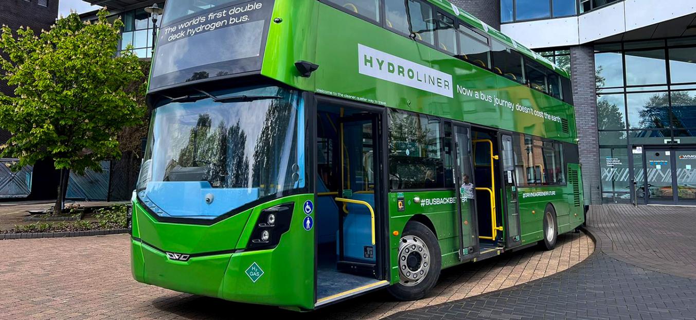 Hydrogen Fuel Cell Vehicles and Double-Decker Bus Innovation in Modern Transport